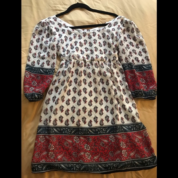 Beautiful patterned dress - Picture 1 of 2